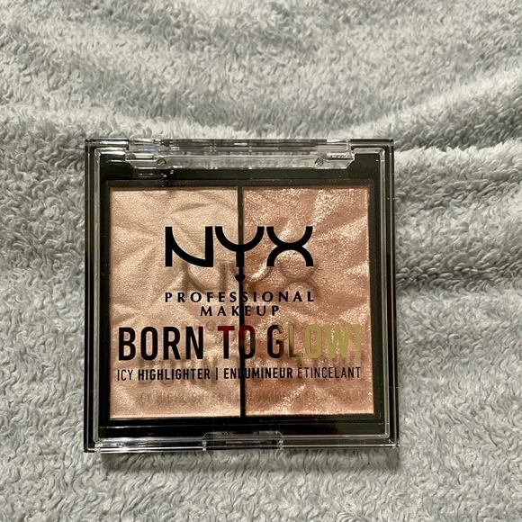 NYX Born to Glow Highlighter - Gold - Picture 2 of 4